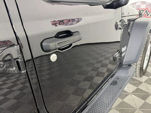 Used 2018 Jeep Wrangler Unlimited Sport S image 32