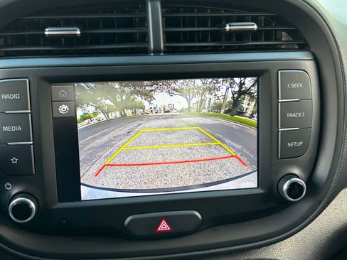 Used 2025 Kia Soul LX w/ LX Technology Package FWD image 20