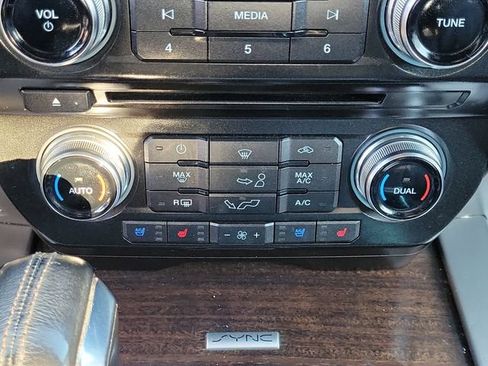 Used 2016 Ford F150 Platinum w/ Equipment Group 701A Luxury AWD/4WD image 32
