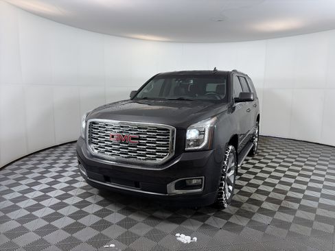 Used 2018 GMC Yukon Denali image 2