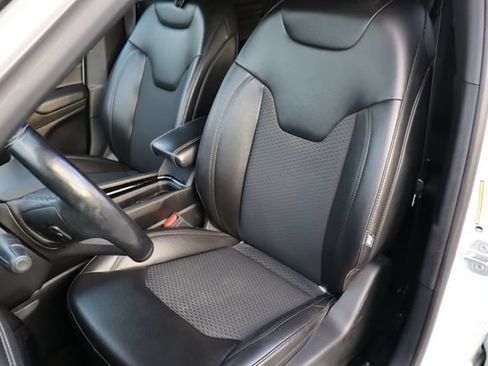 Used 2022 Jeep Compass Latitude w/ Convenience Group AWD/4WD image 5