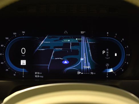 Used 2023 Volvo XC90 B5 Core image 5