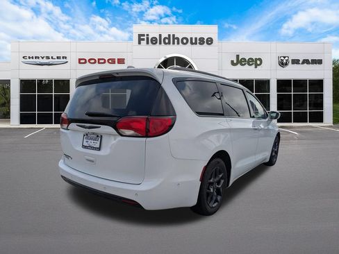 Used 2020 Chrysler Pacifica Touring-L Plus FWD image 5