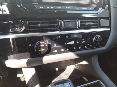 New 2025 Nissan Pathfinder SV image 12