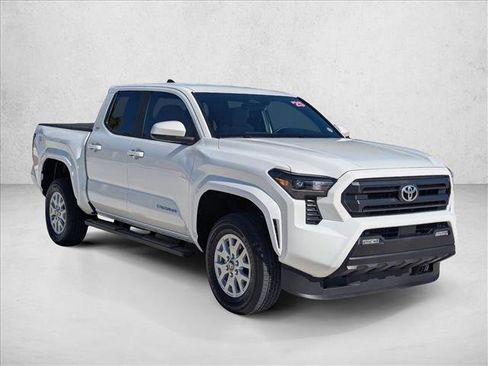 Used 2025 Toyota Tacoma SR5 image 3