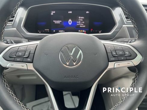 Used 2023 Volkswagen Tiguan SE w/ Panoramic Sunroof Package FWD image 19