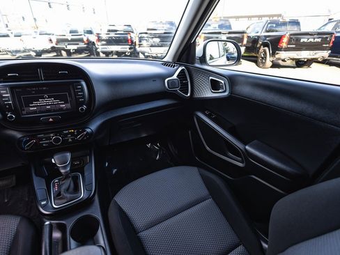 Used 2022 Kia Soul LX image 22