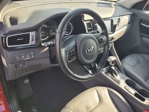 Used 2018 Kia Niro EX w/ EX Premium Package image 9