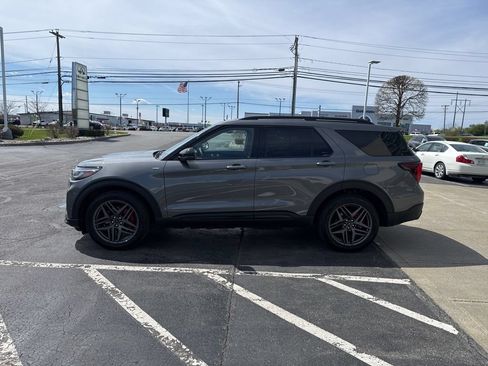Used 2025 Ford Explorer ST-Line w/ ST-Line Street Pack AWD/4WD image 10