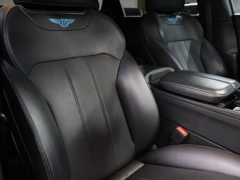 Used 2019 Bentley Bentayga image 27