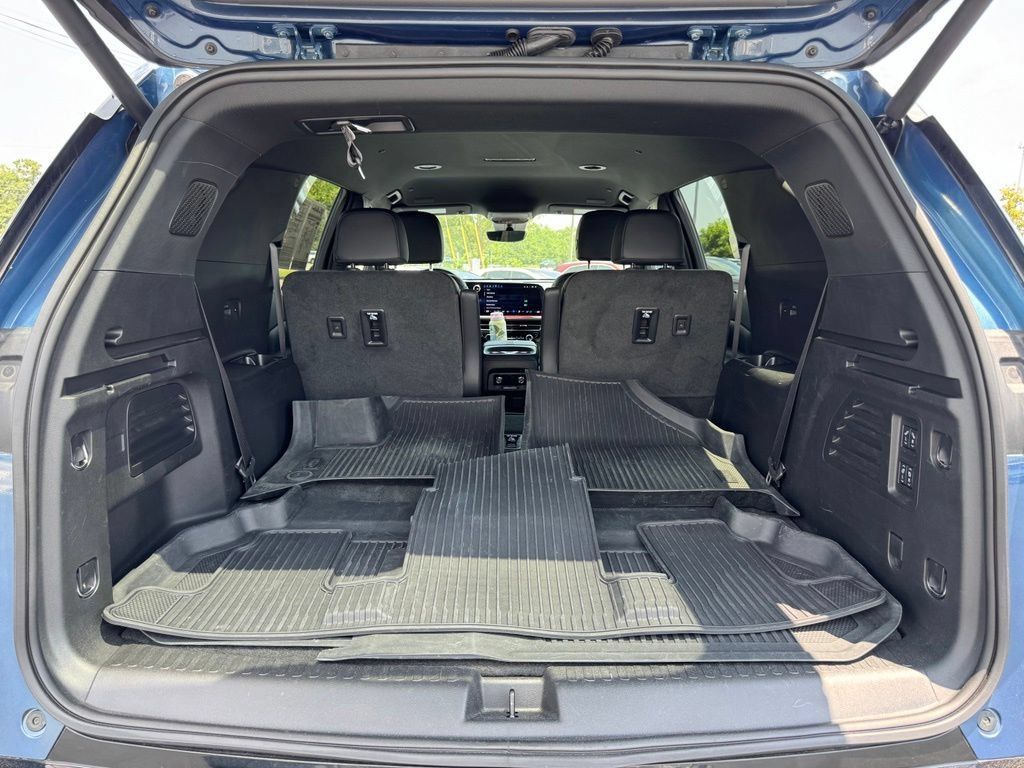 Used 2025 Chevrolet Traverse RS w/ LPO, Floor Liner Package AWD/4WD image 38
