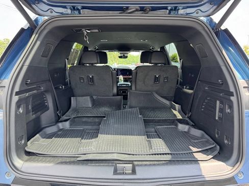 Used 2025 Chevrolet Traverse RS AWD/4WD image 38