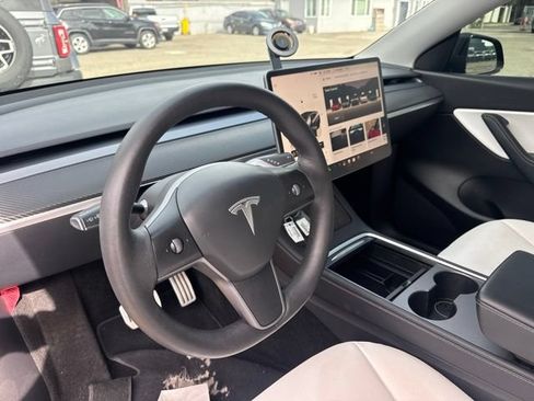 Used 2022 Tesla Model Y Performance AWD/4WD image 10