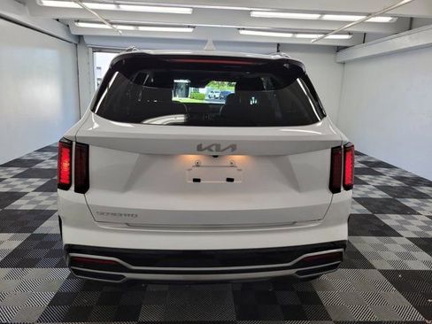 Certified 2023 Kia Sorento EX w/ Panoramic Sunroof Package FWD image 5
