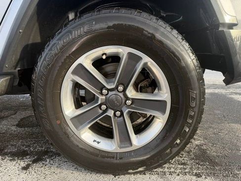 Used 2020 Jeep Wrangler Unlimited Sahara image 23