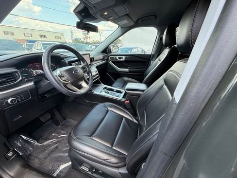 Used 2022 Ford Explorer XLT w/ Equipment Group 202A image 22