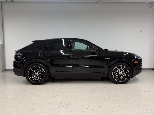 Certified 2026 Porsche Cayenne E-Hybrid Coupe AWD/4WD image 8