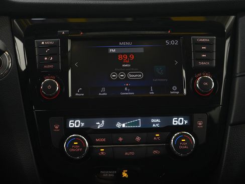 Used 2020 Nissan Rogue SV AWD/4WD image 18