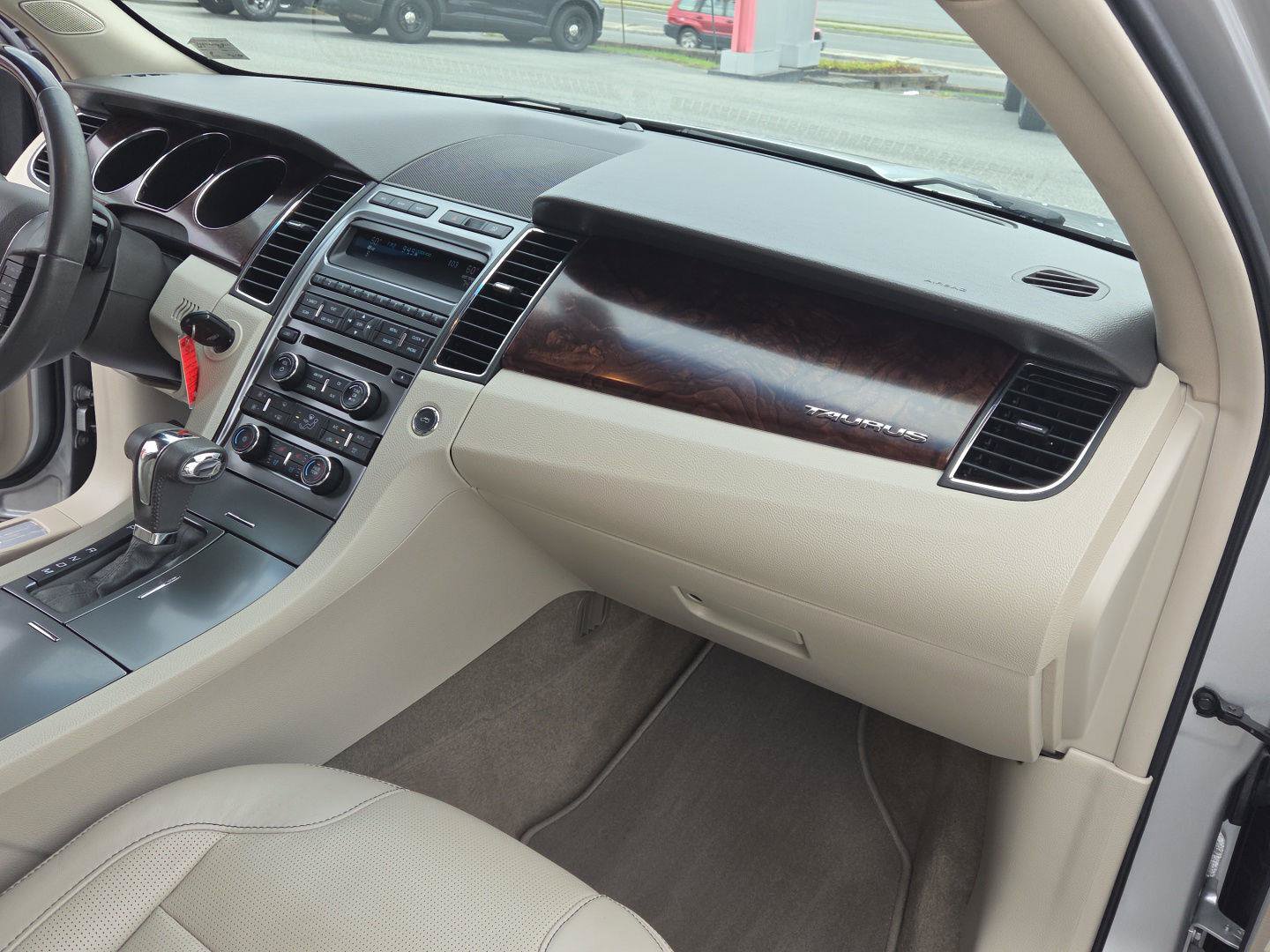 Used 2012 Ford Taurus Limited AWD/4WD image 15