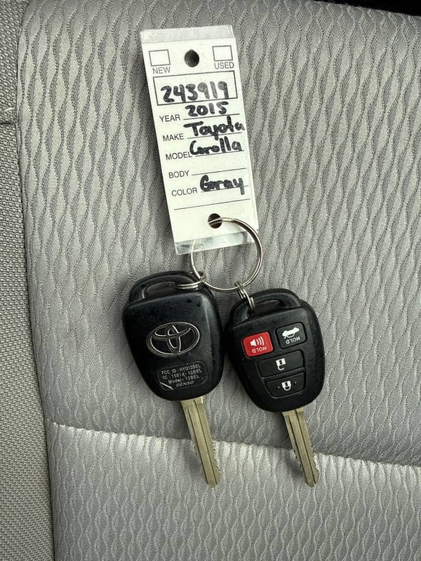 Used 2015 Toyota Corolla LE FWD image 33