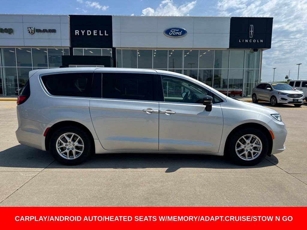 Certified 2024 Chrysler Pacifica Touring-L FWD image 2