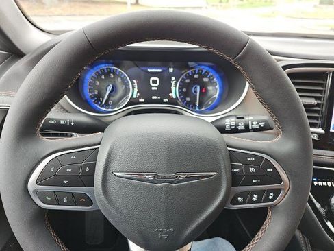 Used 2026 Chrysler Pacifica Pinnacle image 25