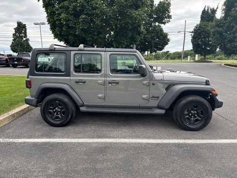 Used 2022 Jeep Wrangler Unlimited Sport AWD/4WD image 2