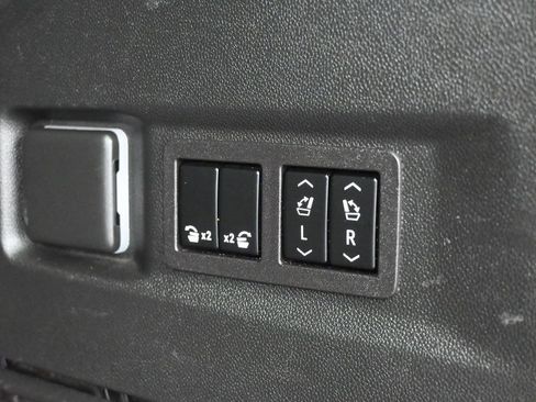 Used 2023 Chevrolet Tahoe High Country image 49