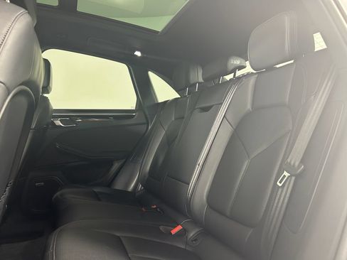 Certified 2025 Porsche Macan S AWD/4WD image 27