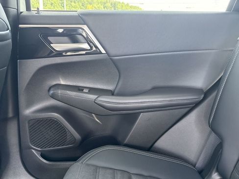 New 2025 Mitsubishi Outlander SE image 28
