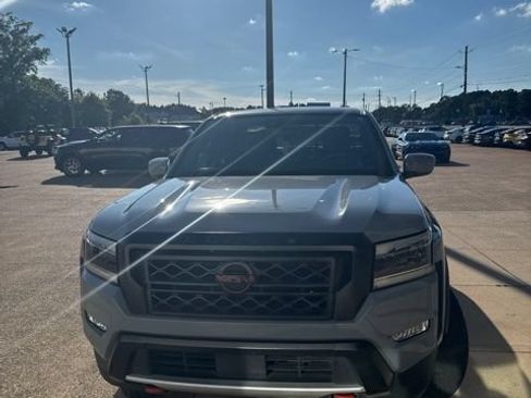Used 2024 Nissan Frontier Pro-X RWD image 3
