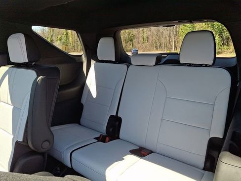 New 2026 Chevrolet Traverse High Country w/ LPO, Floor Liner Package FWD image 7