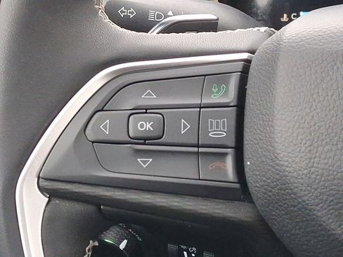 Used 2023 Jeep Grand Cherokee Altitude image 17