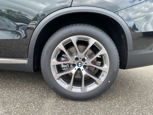 New 2026 BMW X5 xDrive40i w/ Premium Package AWD/4WD image 5