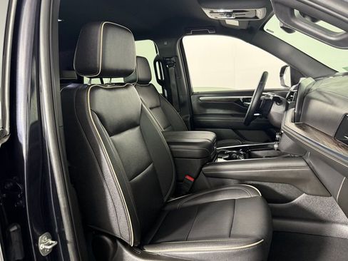 Used 2025 Chevrolet Tahoe Premier image 33