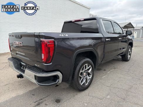 Used 2022 GMC Sierra 1500 SLT image 2