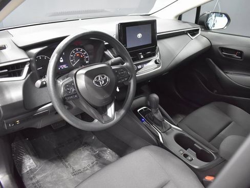 Used 2025 Toyota Corolla LE image 4