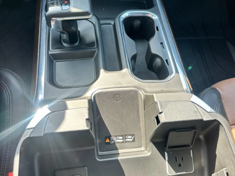 Used 2024 Chevrolet Silverado 1500 High Country w/ High Country Premium Package AWD/4WD image 19