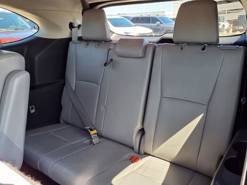 Used 2023 Toyota Highlander XLE FWD image 20