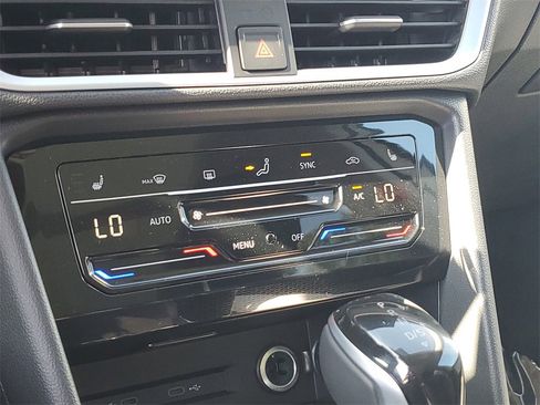 New 2026 Volkswagen Taos SE image 24