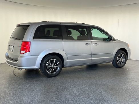 Used 2017 Dodge Grand Caravan SXT w/ Rear Park Assist Package FWD image 3