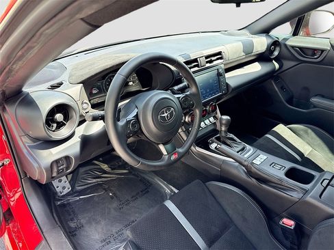 Used 2023 Toyota GR86 Premium image 9