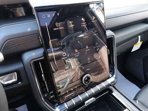 New 2026 GMC Yukon AT4 Ultimate AWD/4WD image 23