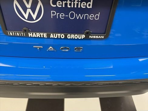 Certified 2025 Volkswagen Taos SE image 11