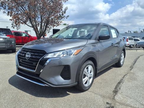 New 2025 Nissan Kicks Play S image 4