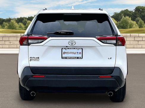 Used 2019 Toyota RAV4 LE FWD image 4