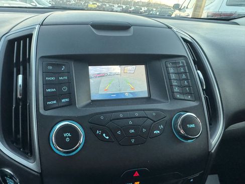 Used 2017 Ford Edge SE image 22