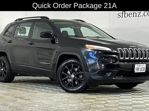 Used 2016 Jeep Cherokee Sport FWD image 2