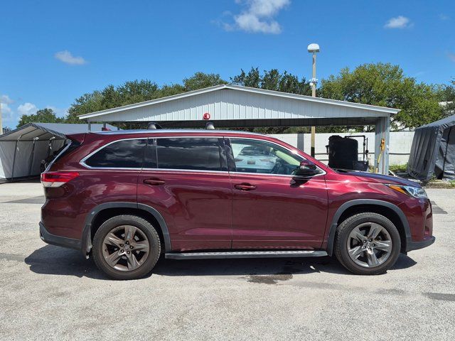 Used 2017 Toyota Highlander Limited Platinum AWD/4WD image 4