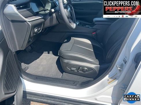 Used 2025 Jeep Grand Cherokee Limited w/ Black Appearance Package image 12